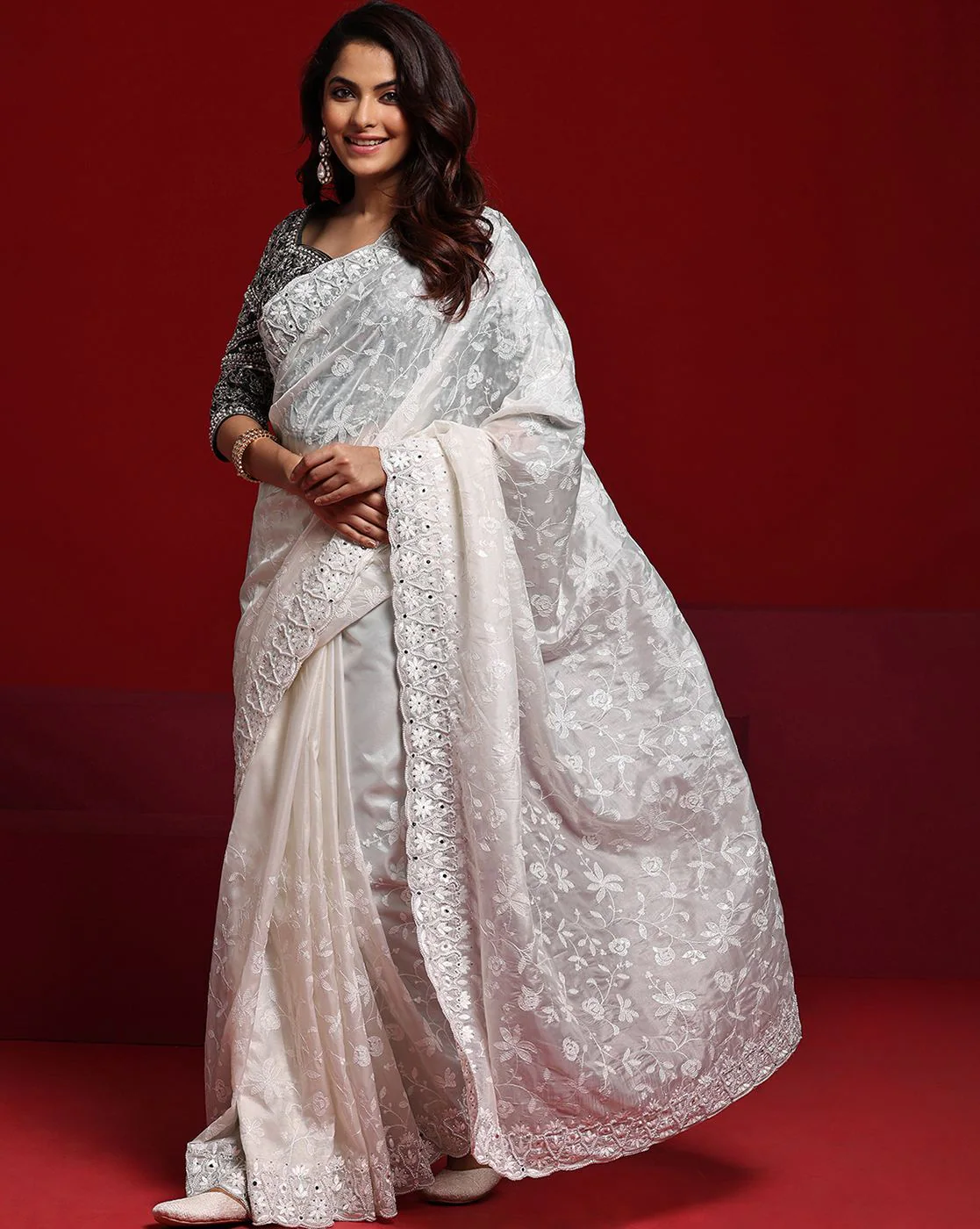 -1117Wx1400H-700213894-offwhite-MODEL Women Embroidered Saree with Scalloped Border - Image 1